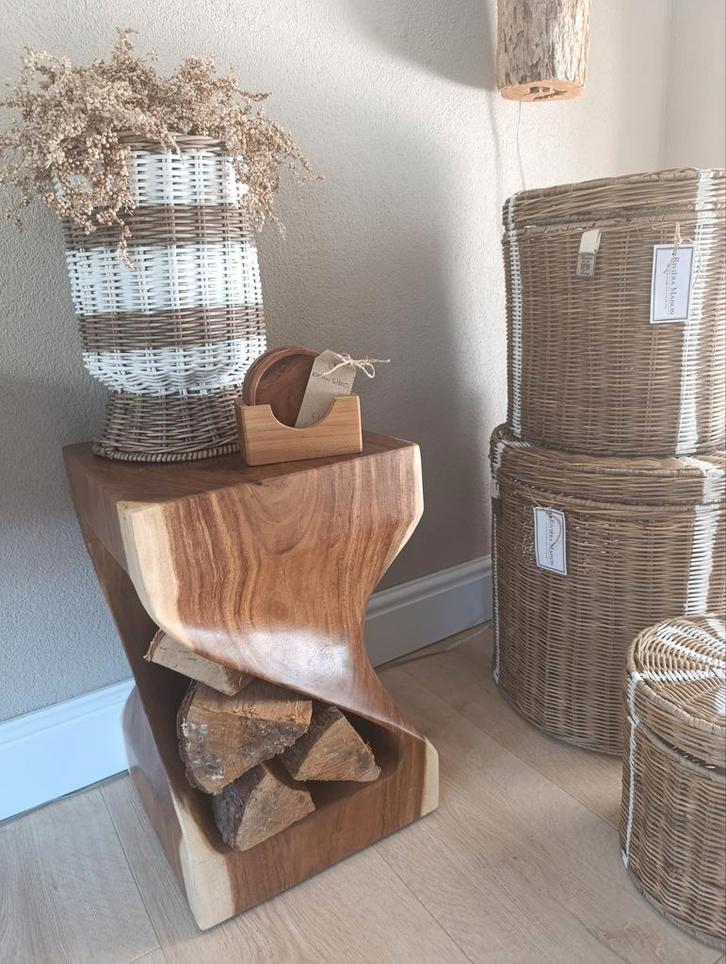 Unieke suar houten bijzettafeltjes vierkant of rond nieuw, Huis en Inrichting, Tafels | Bijzettafels, Nieuw, Rond, Minder dan 55 cm