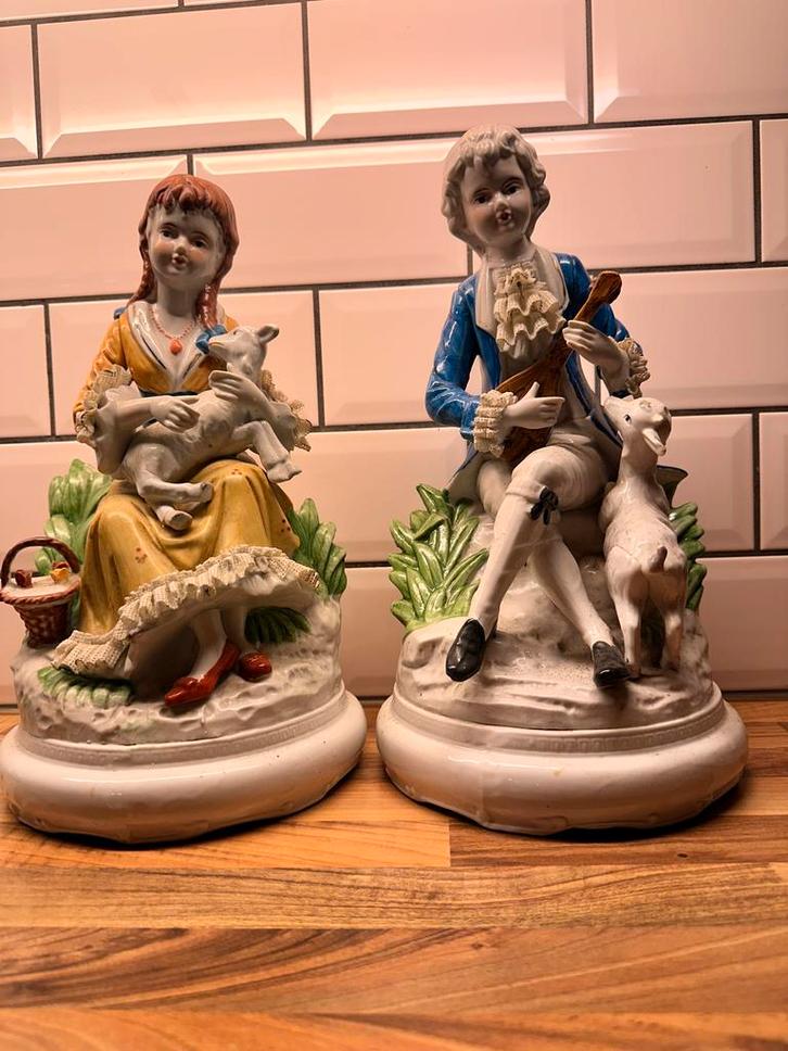 Porseleinen Beelden Set - Herder en Herderin met Lammeren, Antiek en Kunst, Kunst | Beelden en Houtsnijwerken, Ophalen of Verzenden