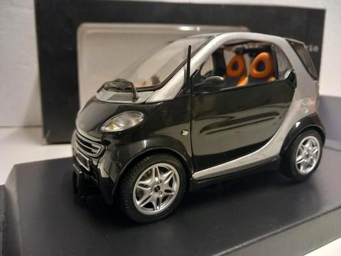 Smart For Two zwart Dealer Black Editie Maisto 1:18 KRD, Hobby en Vrije tijd, Modelauto's | 1:18, Zo goed als nieuw, Auto, Maisto