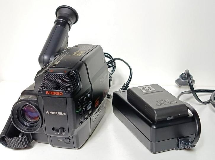 Mitsubishi Video Camera VHS-C Defect + Oplader Accu, Audio, Tv en Foto, Videocamera's Analoog, Camera, VHS-C of SVHS-C, Ophalen of Verzenden