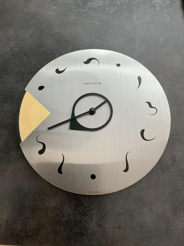 Hermle RVS Wandklok - Stijlvol Design, Huis en Inrichting, Woonaccessoires | Klokken, Gebruikt, Wandklok, Analoog, Ophalen of Verzenden