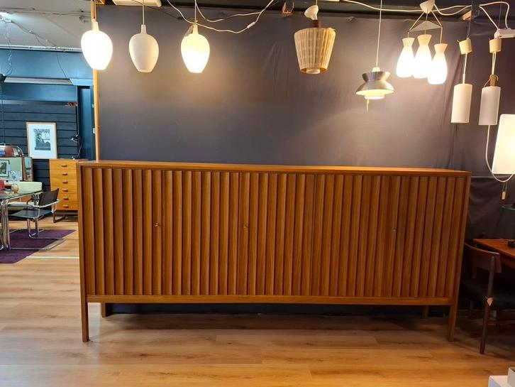 Vintage highboard Leo Bub wandkast teak design sideboard, Huis en Inrichting, Kasten | Wandmeubels, Zo goed als nieuw, 100 tot 150 cm