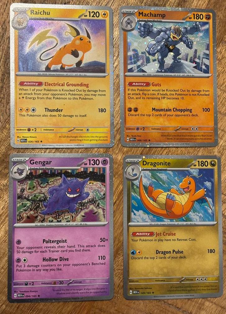 Sams club 151 4pack mini tin cosmo holo promo set, Hobby en Vrije tijd, Verzamelkaartspellen | Pokémon, Zo goed als nieuw, Meerdere kaarten