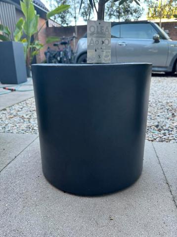 Prachtige zwarte ronde plantenbakken, bloempotten. 4 stuks. beschikbaar voor biedingen