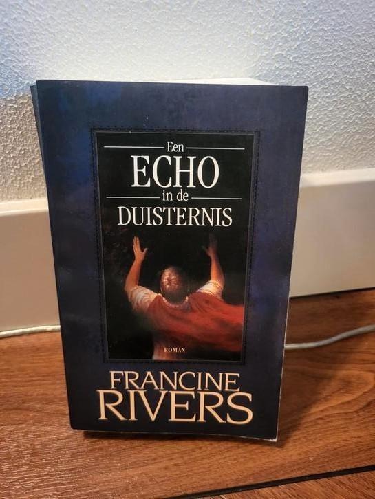 Francine Rivers - Een echo in de duisternis, Boeken, Literatuur, Gelezen, Ophalen of Verzenden