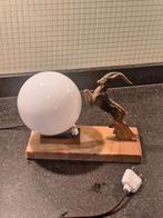 Art Deco bol tafellamp met koperen steenbok, Huis en Inrichting, Lampen | Tafellampen, Overige materialen, Gebruikt, Art deco