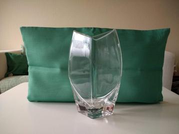 Transparante, glazen vaas, strak design 25 cm hoog beschikbaar voor biedingen