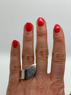 S805 Prachtige zilveren modernist ring maat 20, Sieraden, Tassen en Uiterlijk, Ringen, 20 of groter, Ophalen of Verzenden, X, Dame