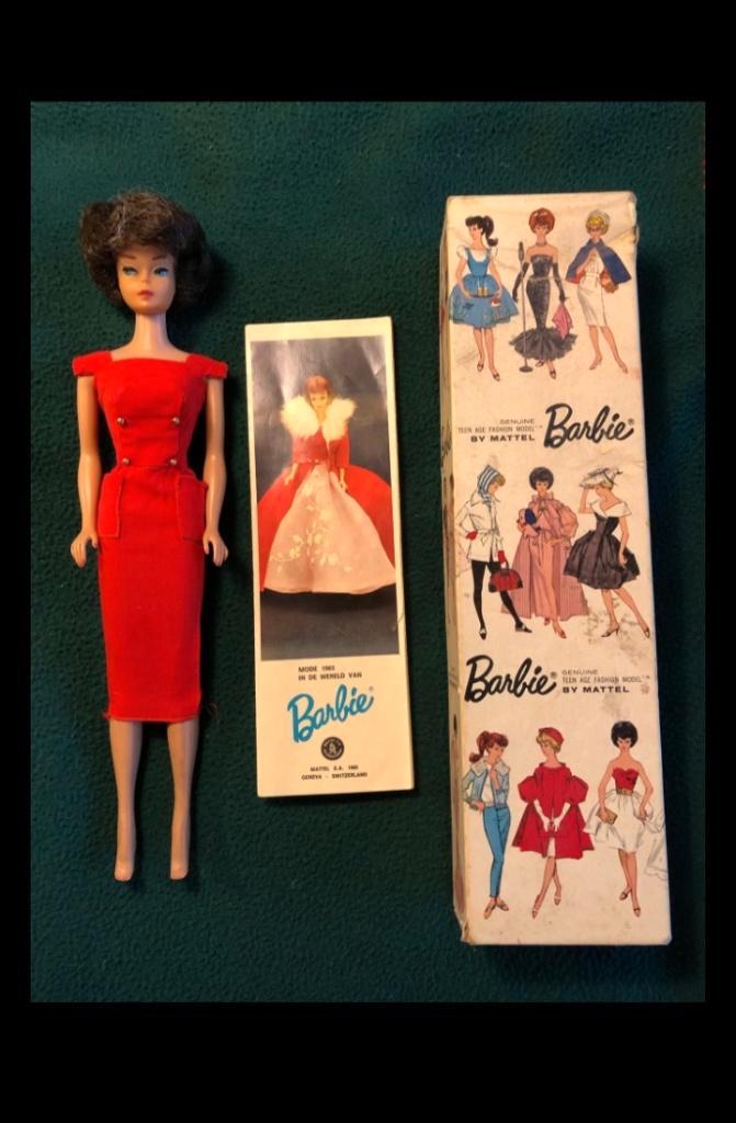 Prachtige vintage barbie - donkerharig bubblecut met doos, Verzamelen, Poppen, Zo goed als nieuw, Pop, Ophalen of Verzenden