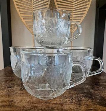 Vintage Arcoroc kopjes beschikbaar voor biedingen