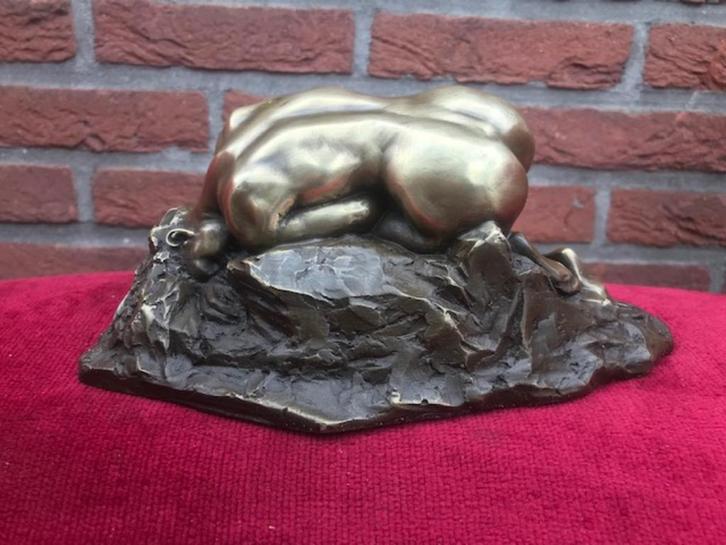 bronzen topbeeld, liggend naakt, Antiek en Kunst, Kunst | Beelden en Houtsnijwerken, Ophalen of Verzenden