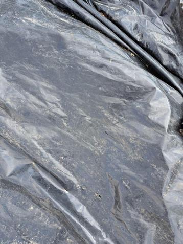 Gratis Grote stukken landbouwplastic en gronddoek beschikbaar voor biedingen