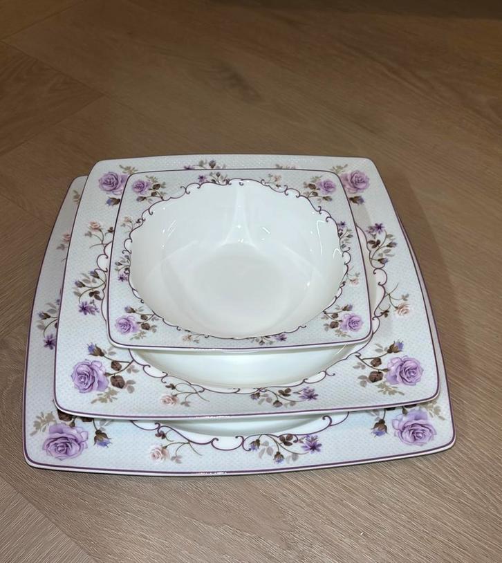 TAÇ porseleinen serviesset COMPLEET, Huis en Inrichting, Keuken | Servies, Zo goed als nieuw, Kop(pen) en/of Schotel(s), Overige stijlen