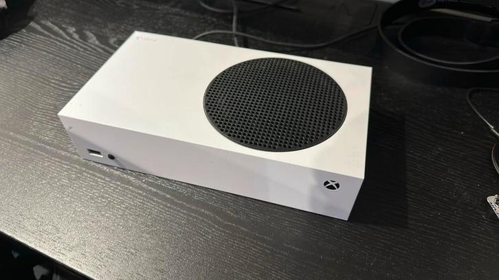 Xbox S+2controllers+ headset van xbox+batterijen+kabels, Spelcomputers en Games, Spelcomputers | Xbox | Accessoires, Gebruikt