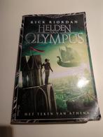 Helden van Olympus 1: Het teken van Athena - Rick Riordan, Boeken, Ophalen of Verzenden, Gelezen, Rick Riordan