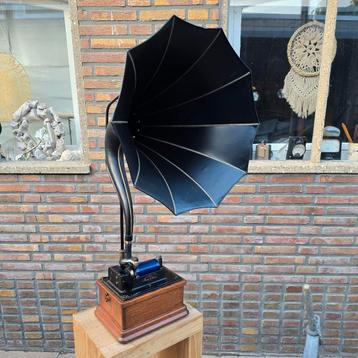 Antieke Thomas A.Edison Phonograph. beschikbaar voor biedingen
