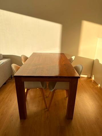 Solid wood dining table beschikbaar voor biedingen