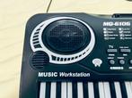 een elektronisch keyboard met microfoon, Ophalen of Verzenden, Zo goed als nieuw, 61 toetsen, Overige merken
