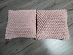 2 Oud-roze kussens met "knopen", Huis en Inrichting, Woonaccessoires | Kussens, Ophalen of Verzenden, Gebruikt, Roze, Vierkant