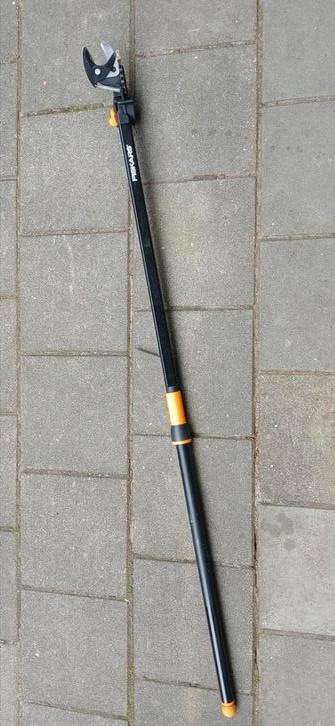 Fiskars takkenschaar op steel  beschikbaar voor biedingen
