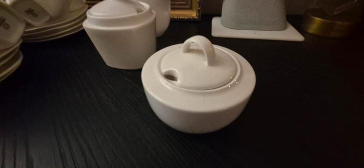 Rond suikerpotje Cashmere v Maxwell & Williams, Huis en Inrichting, Keuken | Servies, Zo goed als nieuw, Overige typen, Wedgwood