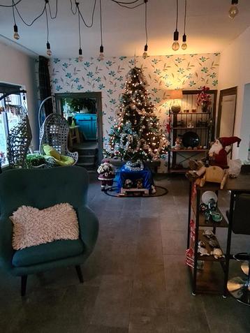 Mooie grote kerstboom beschikbaar voor biedingen