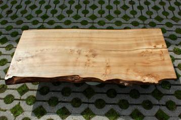 Zwevend wastafelblad van massief hout beschikbaar voor biedingen