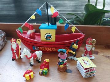 Sinterklaas pakjesboot met pieten en ozosnel poppetjes beschikbaar voor biedingen