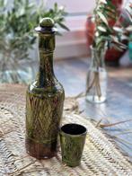 Aardewerk decoratie fles met beker, Huis en Inrichting, Woonaccessoires | Overige, Ophalen of Verzenden