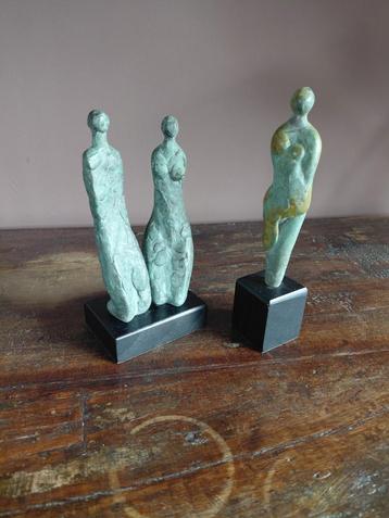 Drie bronzen beeldjes van Tjikkie Kreuger beschikbaar voor biedingen