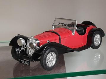 Jaguar SS 100.  Model van het merk Bburago. Motorcompartimen beschikbaar voor biedingen