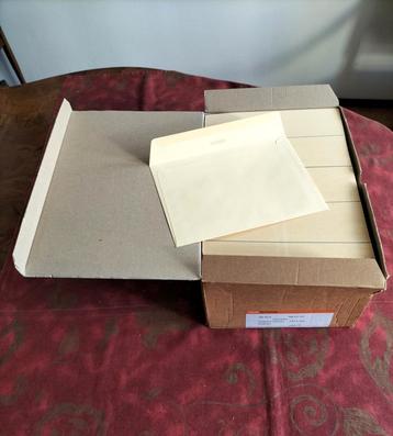 enveloppen creme kleur ca 500 stuks beschikbaar voor biedingen