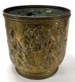 675. Messing bloempot met reliëfdecoratie, 2e helft 20e eeuw, Huis en Inrichting, Ophalen of Verzenden