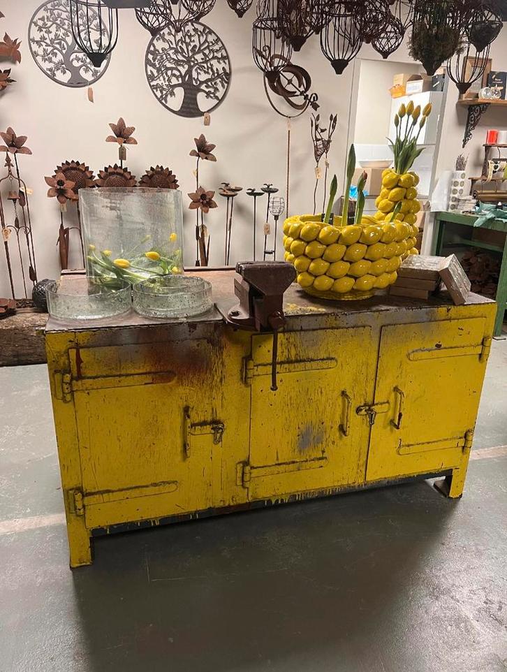 Oude lastafel, Huis en Inrichting, Kasten | Dressoirs, Zo goed als nieuw, 100 tot 150 cm, 75 cm of meer, Met deur(en), Met plank(en)