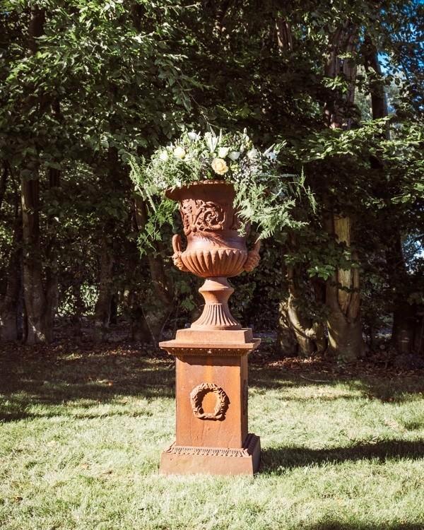 Gietijzeren tuinvazen tuinvaas bloempot bloembak op sokkel, Tuin en Terras, Tuinvazen, Nieuw, Ophalen