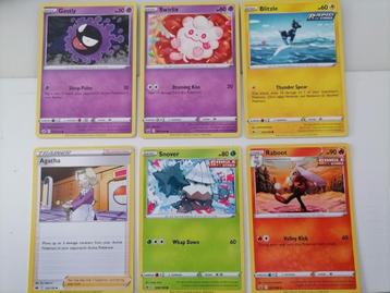 6 Pokémon kaarten ( serie Chilling Reign ) beschikbaar voor biedingen