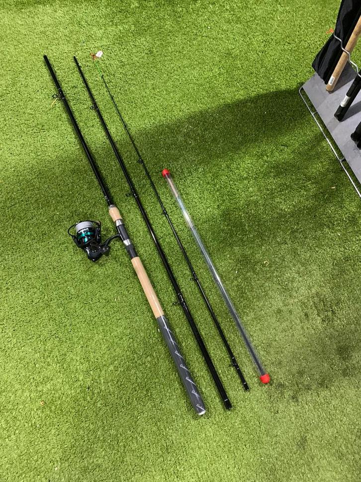 Nieuwe Shakespeare feederhengel + Arca molen, 3.60m 85 gr, Watersport en Boten, Hengelsport | Witvissen, Nieuw, Complete set, Ophalen of Verzenden