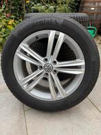 Continental winterbanden (235/55 R18) op VW Sebring velgen, Auto-onderdelen, Banden en Velgen, Ophalen, 18 inch, Gebruikt, Winterbanden