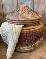AUTHENTIEKE HANDGEVLOCHTEN MAND MET DEKSEL, Overige materialen, Bv, Mand, Rond