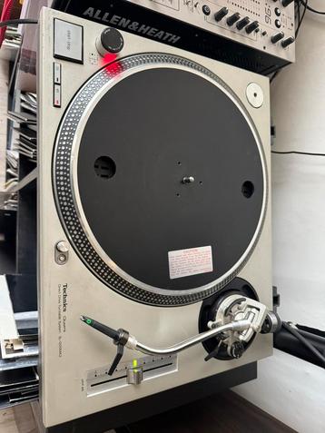 Technics SL1200mk2 incl stofkap en flight case beschikbaar voor biedingen