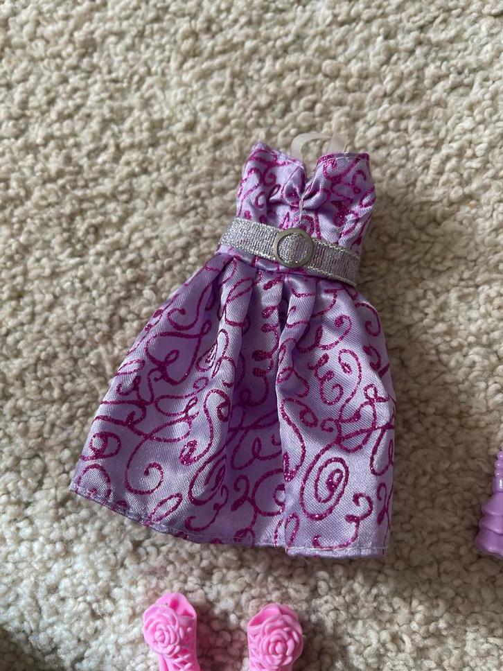 Barbie Fashion Doll Kleertjes - Paarse Jurk met Accessoires, Verzamelen, Poppen, Gebruikt, Kleertjes, Ophalen of Verzenden