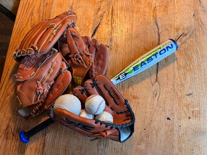 Softbal set - goede staat!, Sport en Fitness, Honkbal en Softbal, Gebruikt, Bal, Ophalen