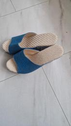 Blauwe slippers met sleehak, Overige typen, Blauw, Ophalen of Verzenden, Zo goed als nieuw