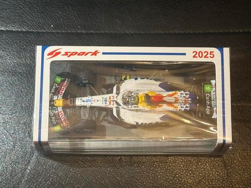 NIEUW Isack Hadjar - Racing Bulls - Japanese GP 2025 - 1:43, Verzamelen, Automerken, Motoren en Formule 1, Nieuw, Formule 1, Verzenden