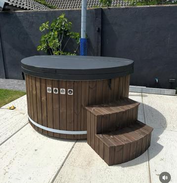 Upsala Hot tub - Nieuw - Jets/ Bubbles / LED - Houtkachel beschikbaar voor biedingen