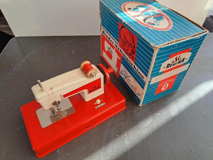 Antiek kinder speelgoed naaimachine, Antiek en Kunst, Antiek | Speelgoed, Ophalen
