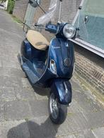 Vespa piaggio  donkerblauw, Fietsen en Brommers, Scooters | Vespa, Maximaal 25 km/u, Vespa LX, Benzine, Gebruikt