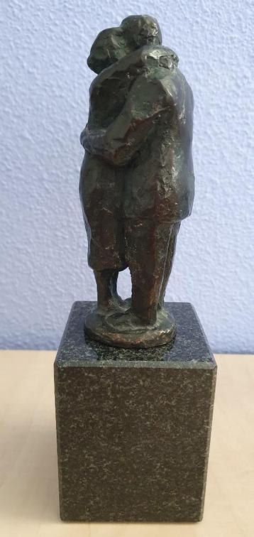 Bronzen beeld Gerard Brouwer / bronzen beeld Tjikkie Kreuger beschikbaar voor biedingen