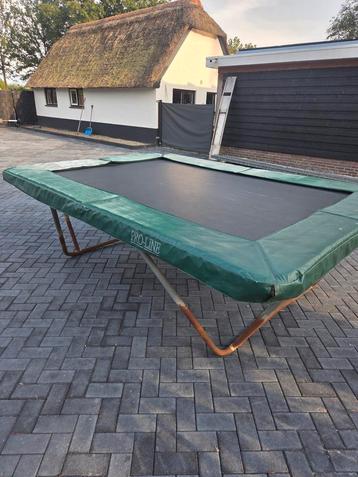 Trampoline. 223x305 beschikbaar voor biedingen