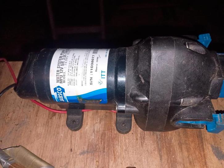 Jabsco Drinkwaterpomp - Betrouwbare water voorziening, Caravans en Kamperen, Camper-accessoires, Gebruikt, Ophalen of Verzenden